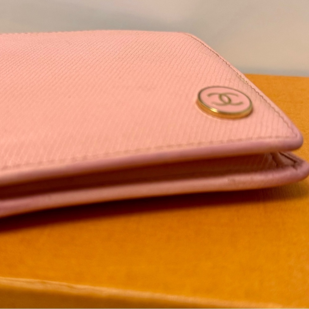 CHANEL Vintage Calfskin Bifold Compact Wallet - Pink - Picture 3 of 16